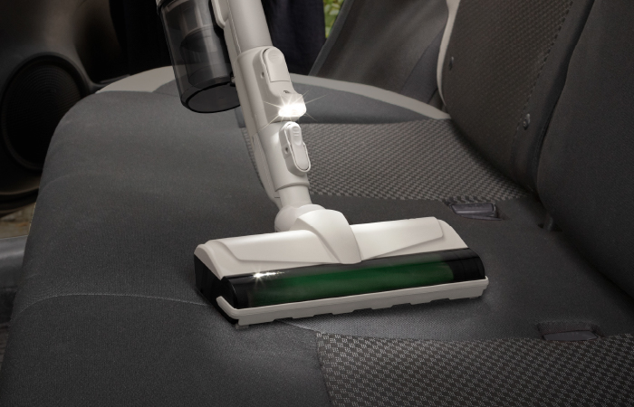 東芝コードレス掃除機（クリーナー）　VC-CLW34　ラク　車の中の掃除