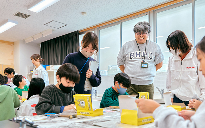 手づくり電池教室の様子